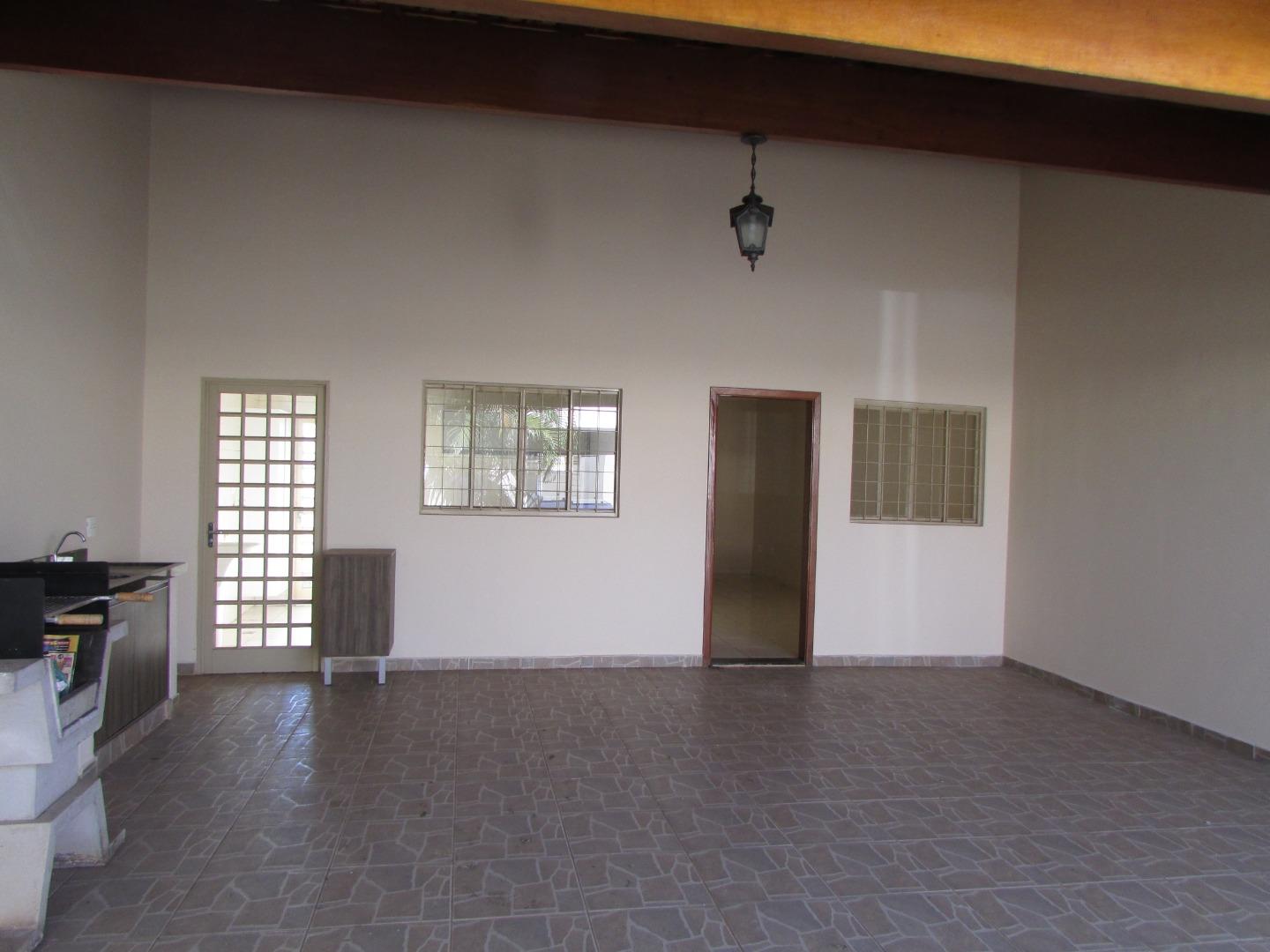 CASA PARA LOCAÇÃO COM 3 QUARTOS NO PQ PRIMEIRO DE MAIO