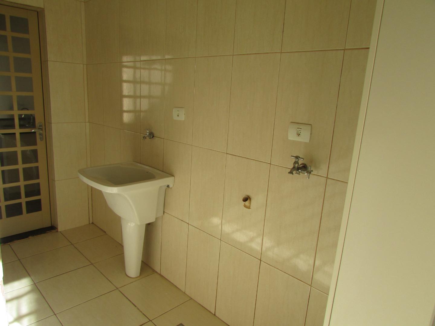 CASA PARA LOCAÇÃO COM 3 QUARTOS NO PQ PRIMEIRO DE MAIO