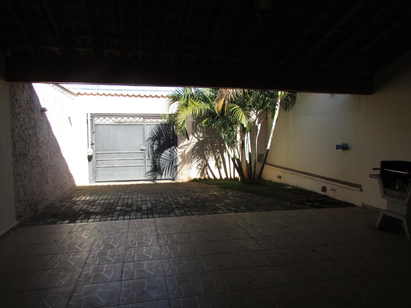 CASA PARA LOCAÇÃO COM 3 QUARTOS NO PQ PRIMEIRO DE MAIO