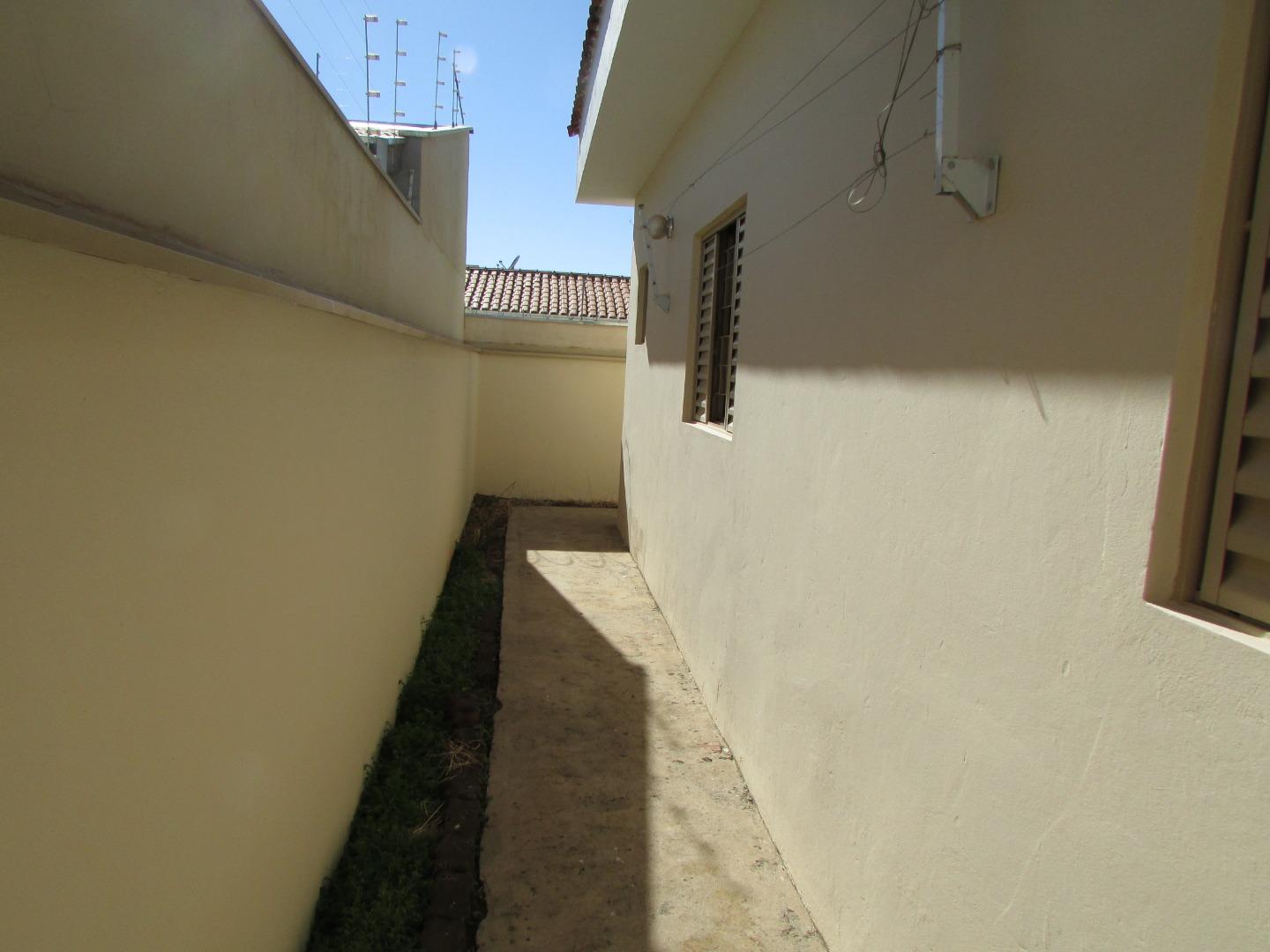 CASA PARA LOCAÇÃO COM 3 QUARTOS NO PQ PRIMEIRO DE MAIO