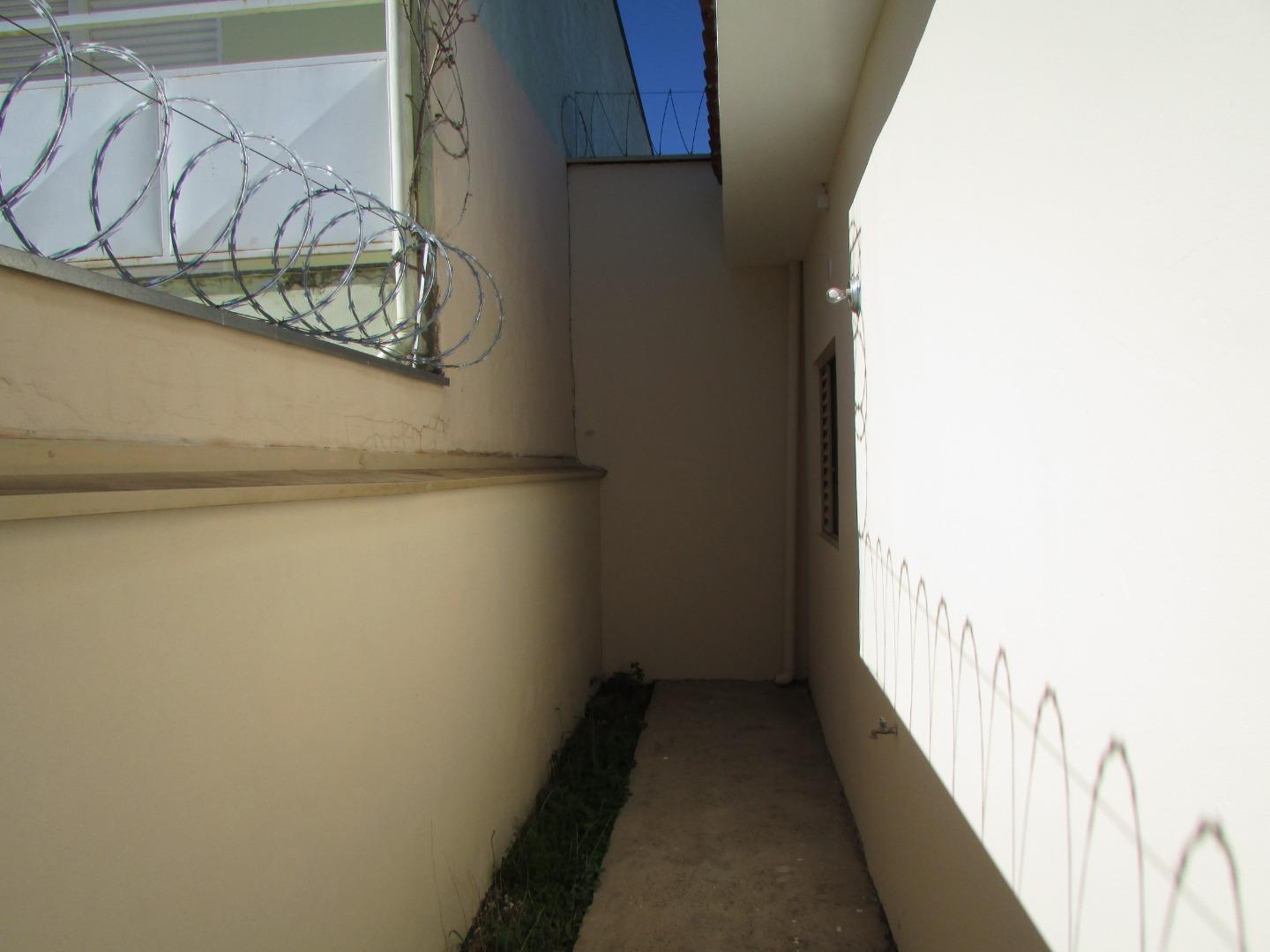 CASA PARA LOCAÇÃO COM 3 QUARTOS NO PQ PRIMEIRO DE MAIO