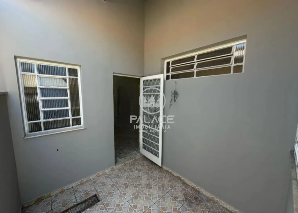 CASA PARA ALUGAR COM 3 QUARTOS CASTELINHO