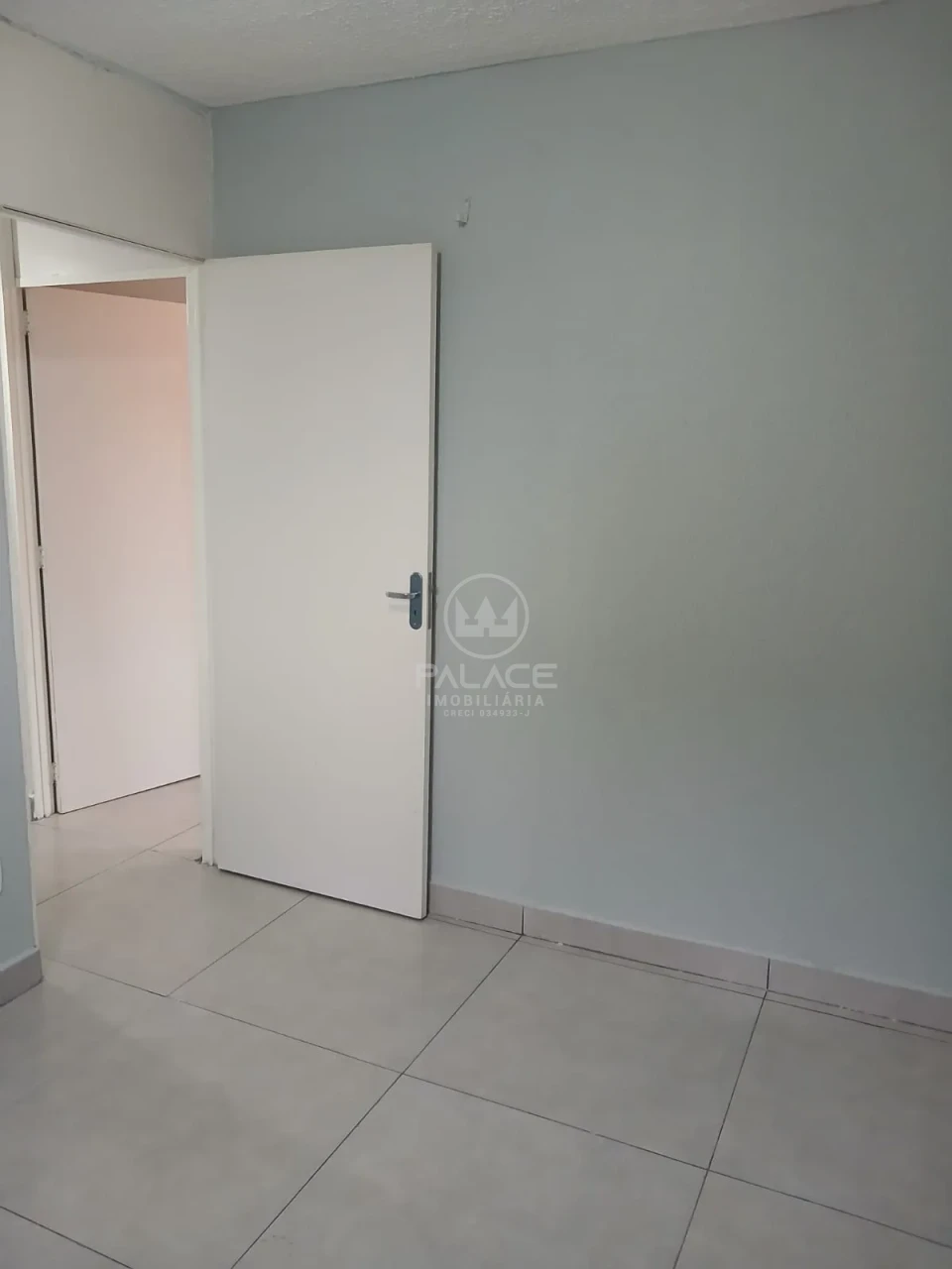 Apto á Venda no Condominio Ipê Amarelo  - Parque Orlanda 1