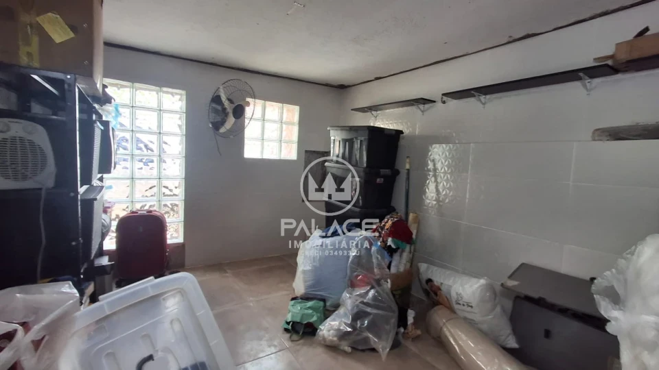 Casa de vila reformada à venda no centro de Piracicaba, SP.