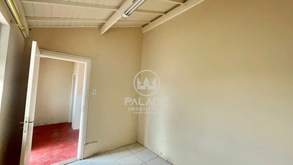 CASA COM EDICULA / 2 QUARTOS / VILA REZENDE