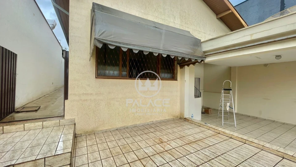 CASA COM EDICULA / 2 QUARTOS / VILA REZENDE