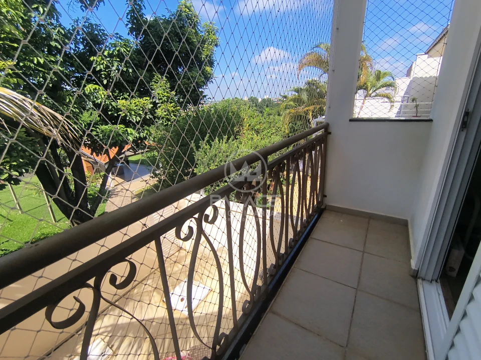 Casa à Venda no Condomínio Leão