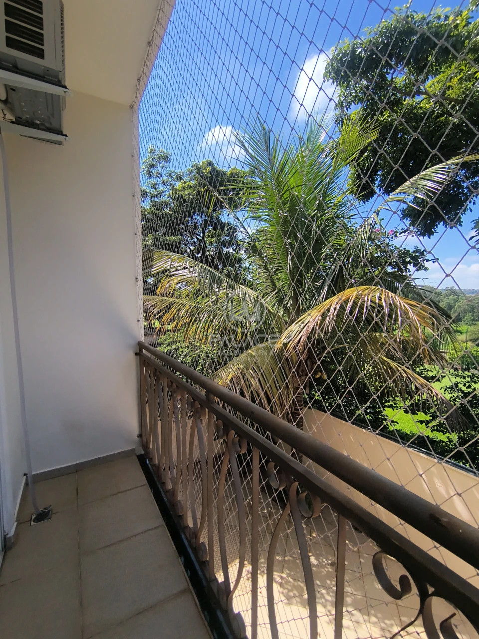 Casa à Venda no Condomínio Leão