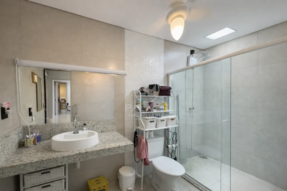 CASA RESIDENCIAL / LOCACAO / 3 QUARTOS / PISCINA /  DOIS CORREGOS