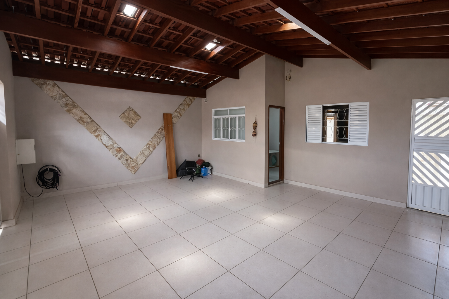 CASA PARA LOCAÇÃO 2 QUARTOS / BALBO