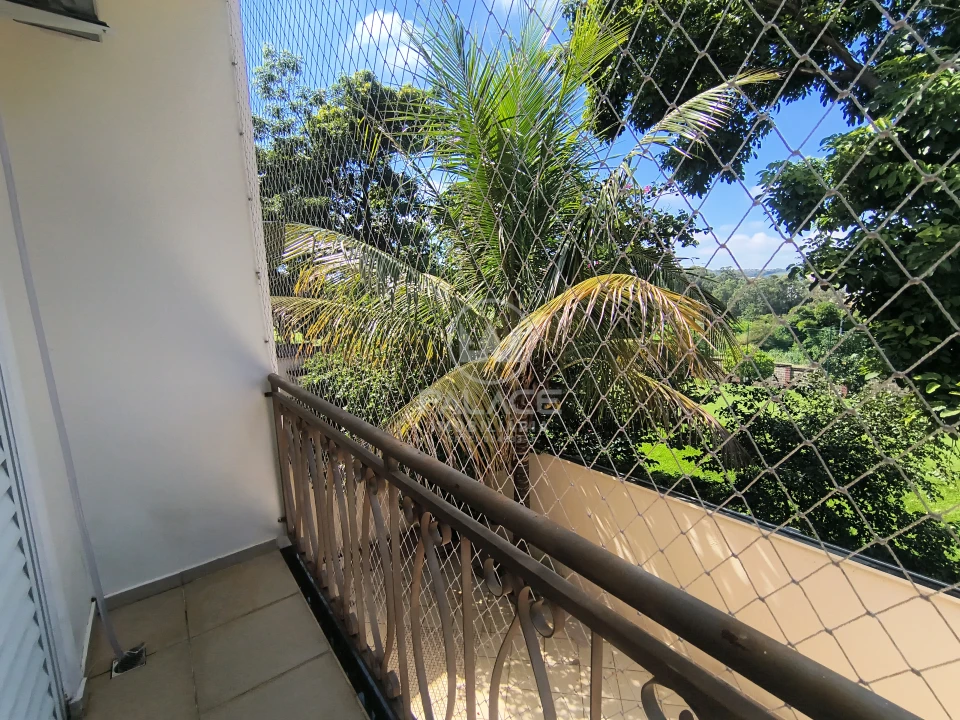 Casa à Venda no Condomínio Leão