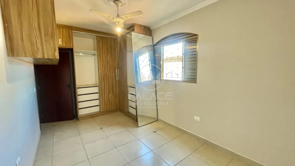 CASA COM 3 QUARTOS, SENDO 1 SUITE PARA LOCAÇÃO NO BAIRRO JARDIM CAXAMBU