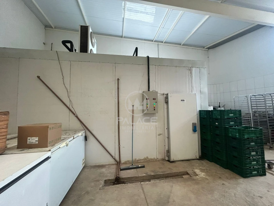 BARRACÃO PARA ALUGAR EM EXCELENTE LOCALIZAÇÃO E CONDIÇÕES - 1.000M²