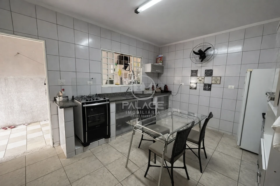 CASA TÉRREA A VENDA NO BAIRRO JARDIM ABAETÉ, PIRACICABA, SP.