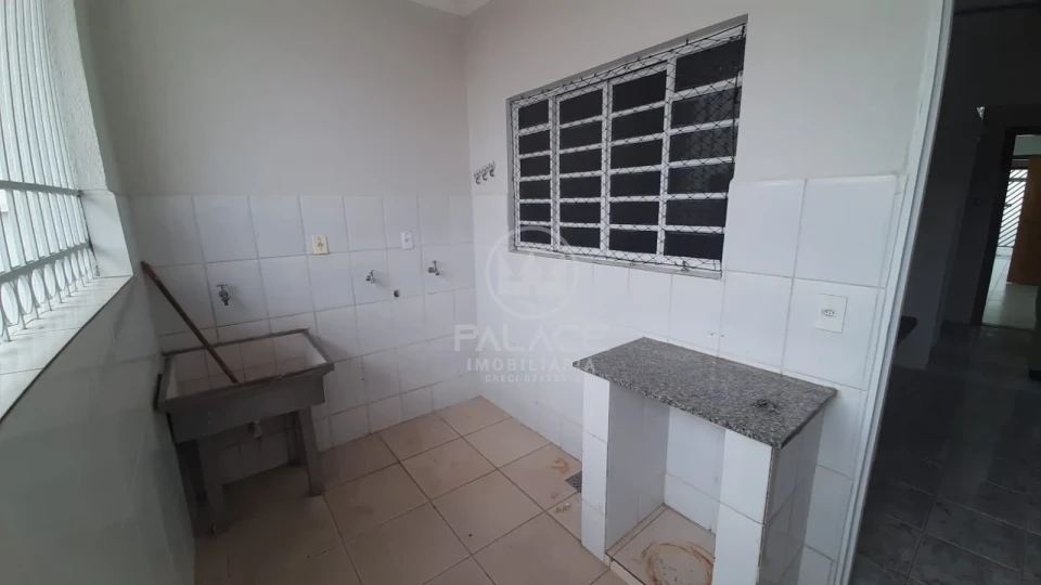 CASA PARA LOCAÇÃO /  3 QUARTOS / 5 VAGAS DE GARAGEM /COMERCIAL /  RESIDENCIAL