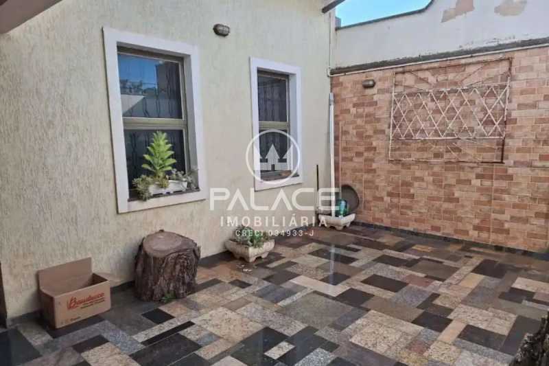 Casa de rua : Térrea / Residencial / Água Branca