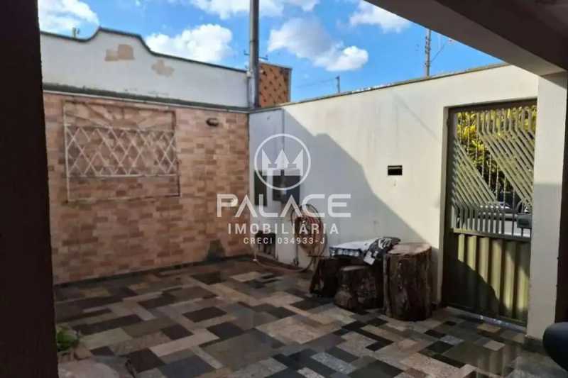 Casa de rua : Térrea / Residencial / Água Branca