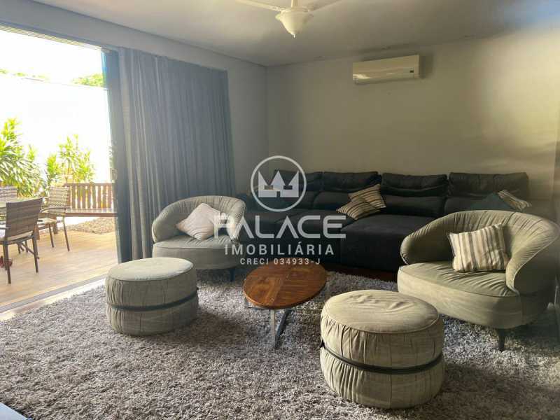 Imagens do imóveis Casa de rua -  / Residencial / Centro