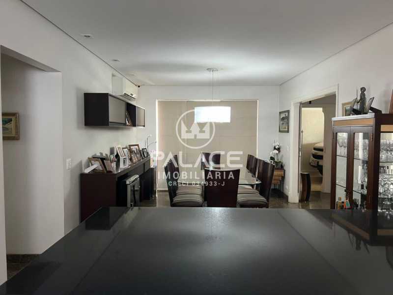 Imagens do imóveis Casa de rua -  / Residencial / Centro