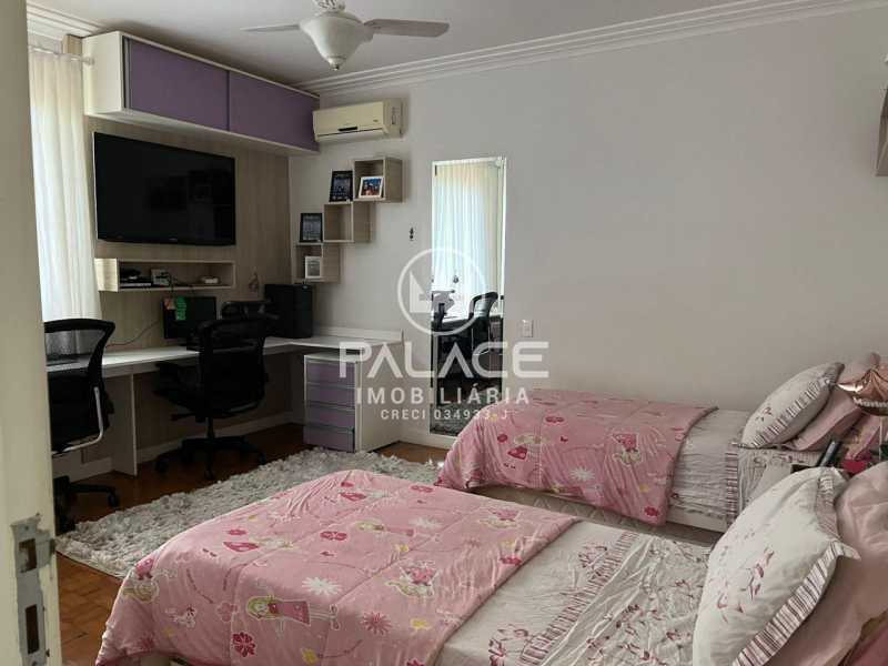 Imagens do imóveis Casa de rua -  / Residencial / Centro