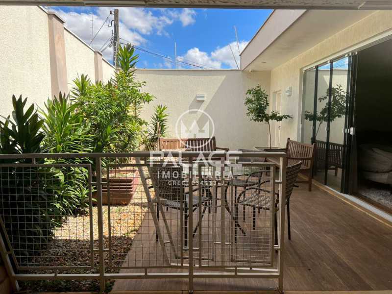 Imagens do imóveis Casa de rua -  / Residencial / Centro