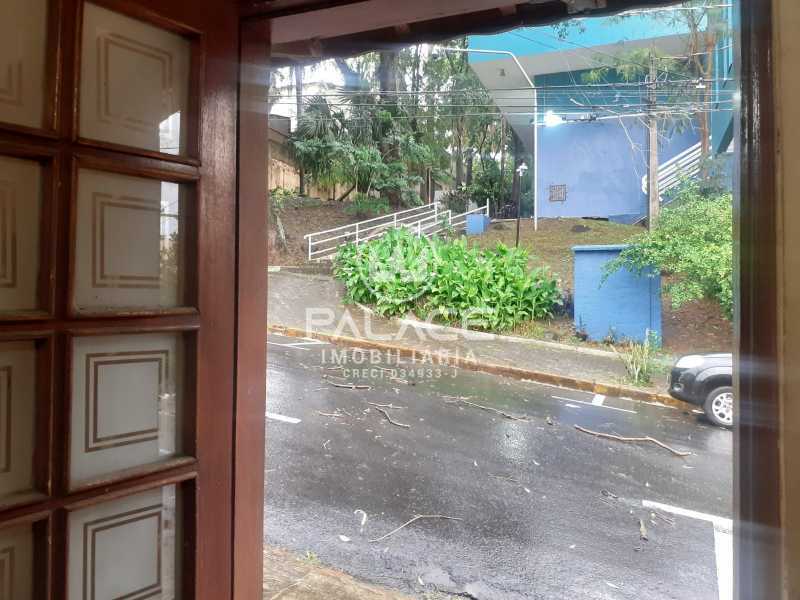 Casa de rua :  / Residencial / Centro