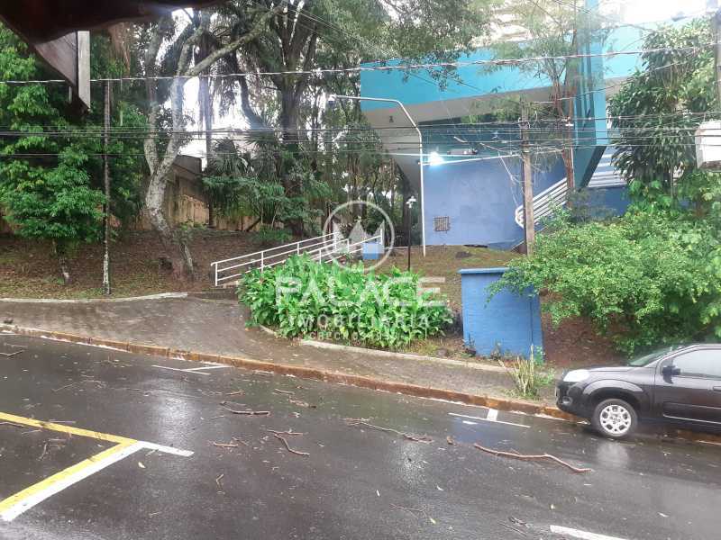 Casa de rua :  / Residencial / Centro