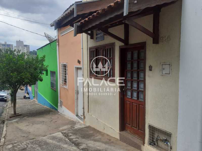 Casa de rua :  / Residencial / Centro