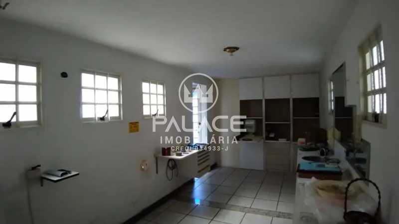 Imagens do imóveis Ampla casa comercial no centro de Piracicaba. 370m² de terreno e 245m² de construção.