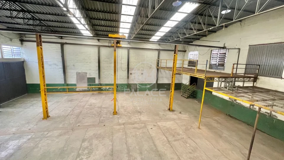 BARRACÃO COM PONTE ROLANTE PARA LOCAÇÃO NA PAULICEIA, PROX A AV 31 DE MARÇO