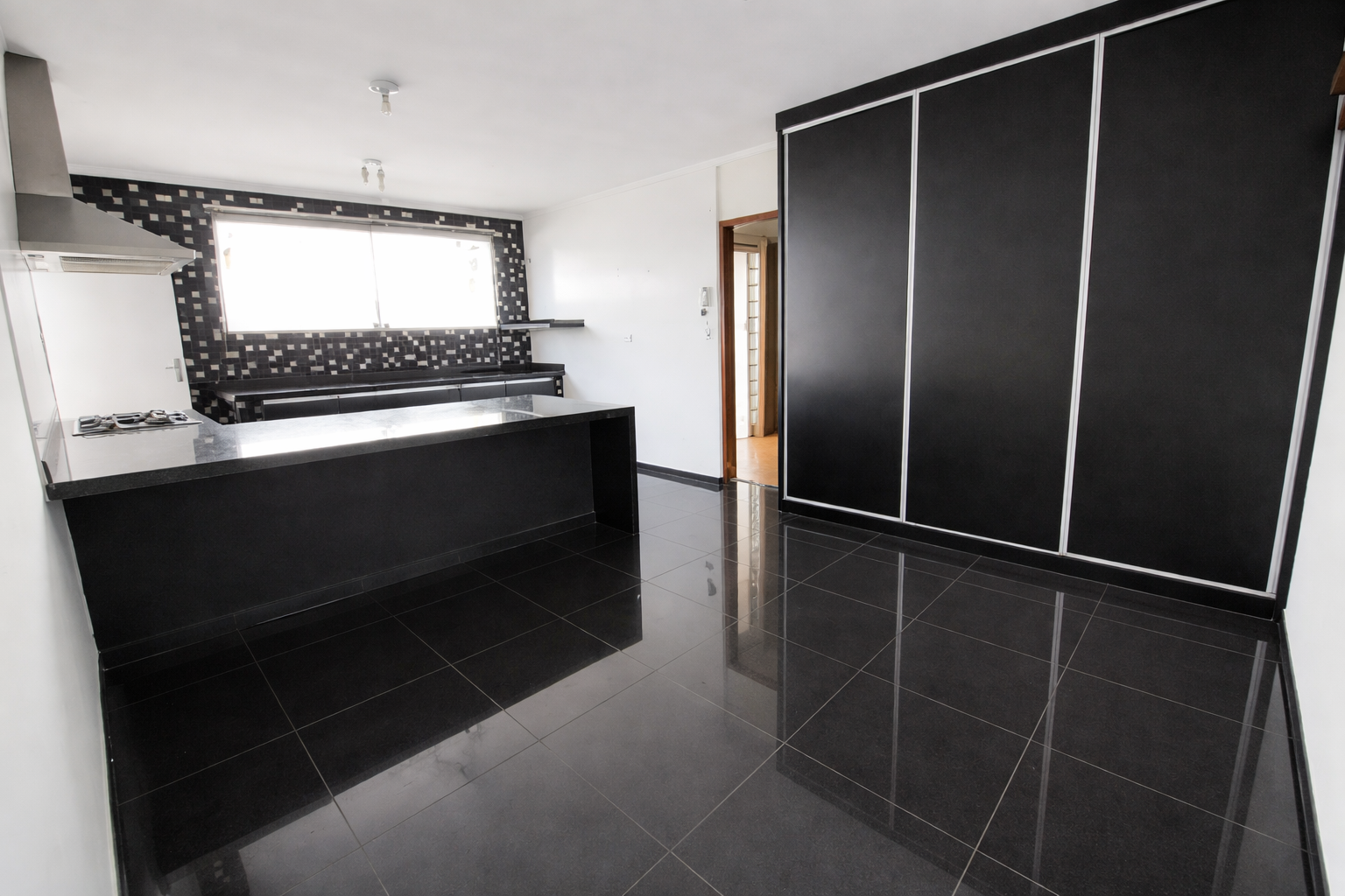 CASA / LOCACAO / 2 QUARTOS / BAIRRO ALTO