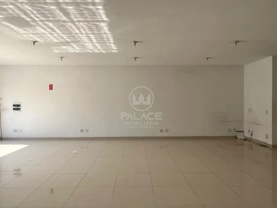 Imóvel Comercial - Barracão - disponível para locação