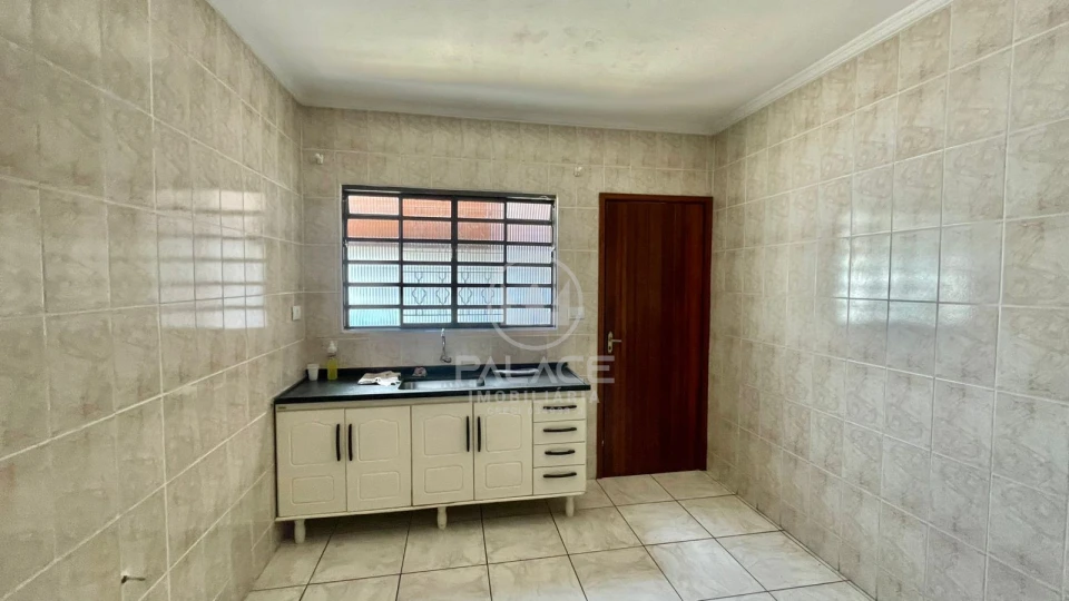 CASA / LOCACAO / JARAGUA / 2 QUARTOS / 70m²