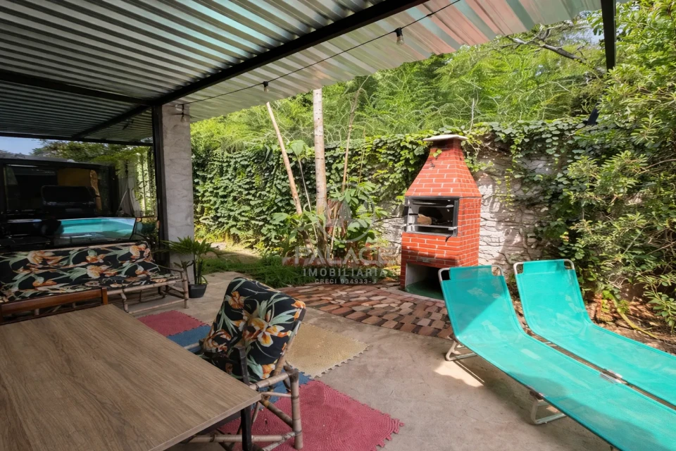 CASA RESIDENCIAL / LOCACAO / 3 QUARTOS / PISCINA /  DOIS CORREGOS