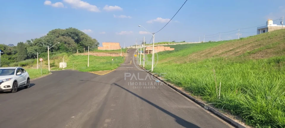 Terreno á Venda no Condomínio Canadá