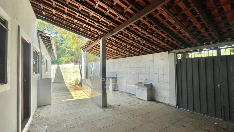 CASA / LOCACAO / JARAGUA / 2 QUARTOS / 70m²