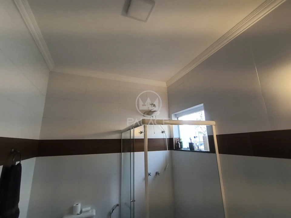 Casa à Venda no Condomínio Leão