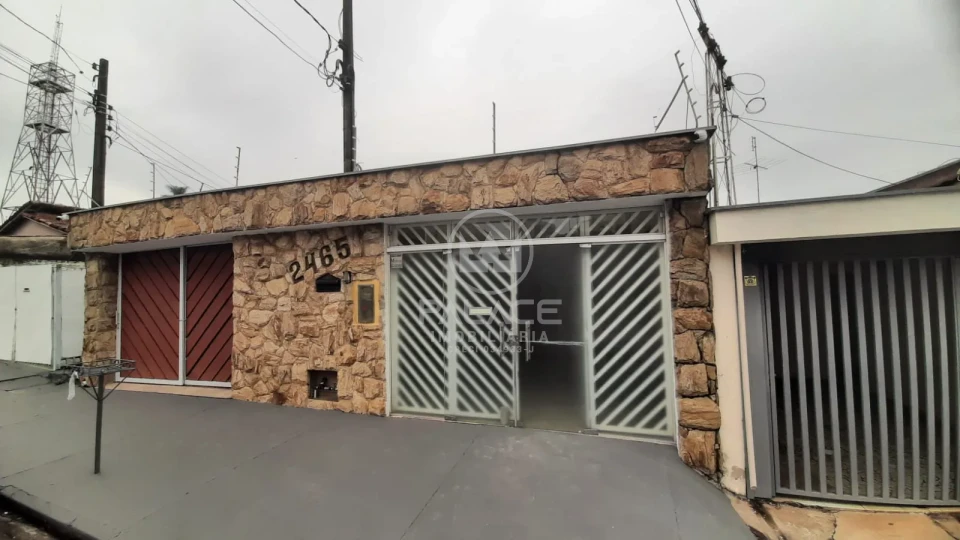 CASA PARA LOCAÇÃO /  3 QUARTOS / 5 VAGAS DE GARAGEM /COMERCIAL /  RESIDENCIAL