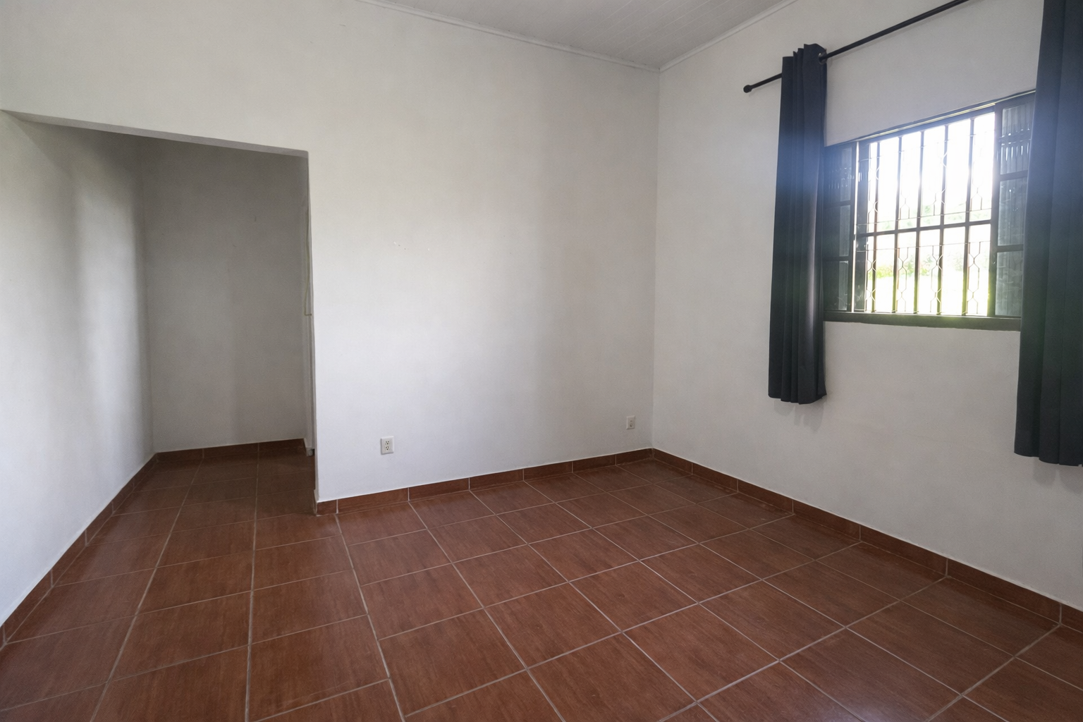 CASA / LOCACAO / RIO DAS PEDRAS/ ROD NELSON CAPRONI / 100M²