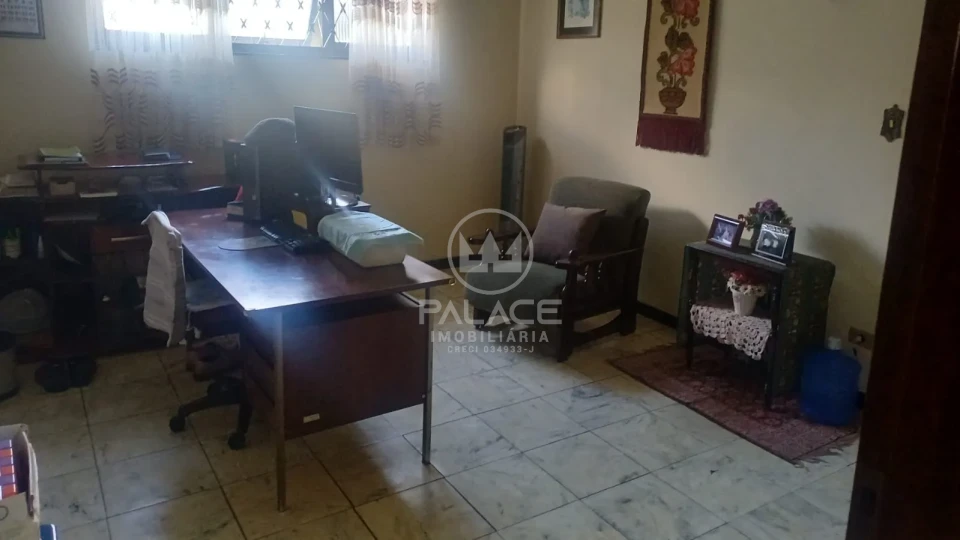 Sobrado localizado na avenida São José, próximo a Esalq