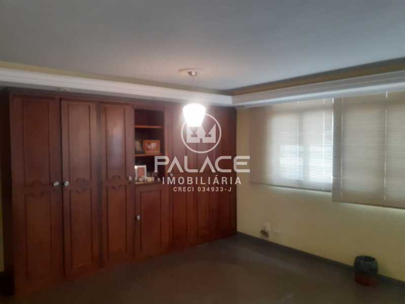Apartamento :  / Residencial / Centro