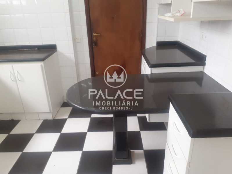 Apartamento :  / Residencial / Centro