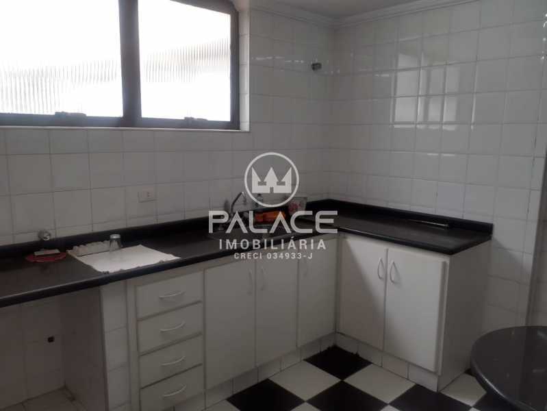 Apartamento :  / Residencial / Centro