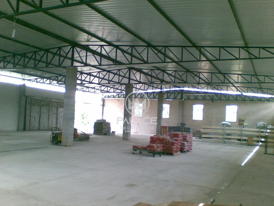 BARRACAO / LOCACAO / 600m² area util / 3000m² terreno / MOMBUCA