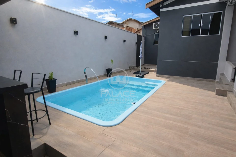Casa com piscina a venda no bairro Vila Sônia, Piracicaba, SP.