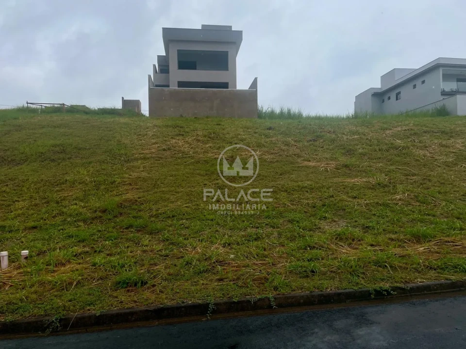 Terreno á Venda no Condomínio Canadá