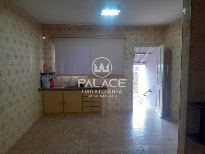 Casa de rua :  / Residencial / Vila Rezende