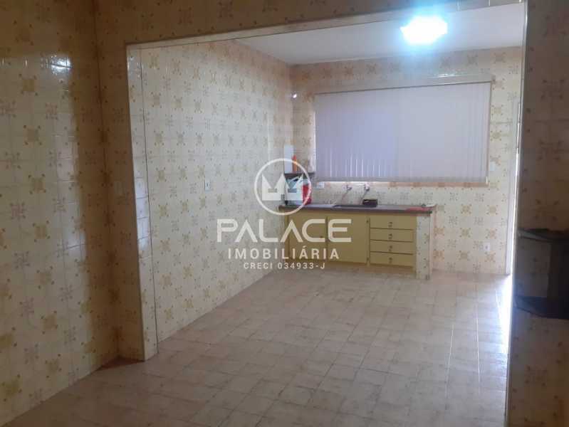 Casa de rua :  / Residencial / Vila Rezende