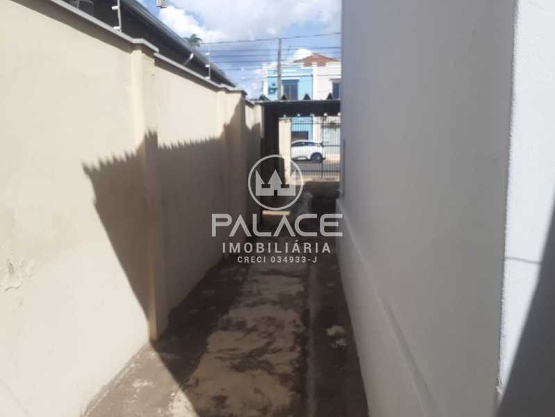 Casa de rua :  / Residencial / Vila Rezende