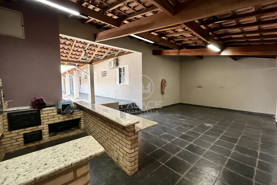 CASA TÉRREA A VENDA NO BAIRRO JARDIM ABAETÉ, PIRACICABA, SP.